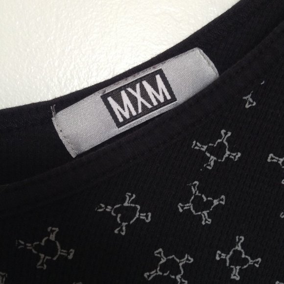 MXM Plus Sz T-Shirt w/ Heart & Crossbones Pattern - Picture 4 of 6